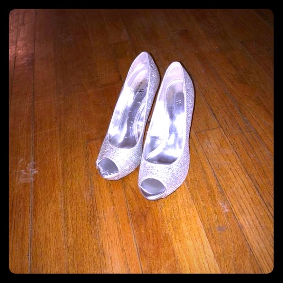 Heels - Picture 1 of 2